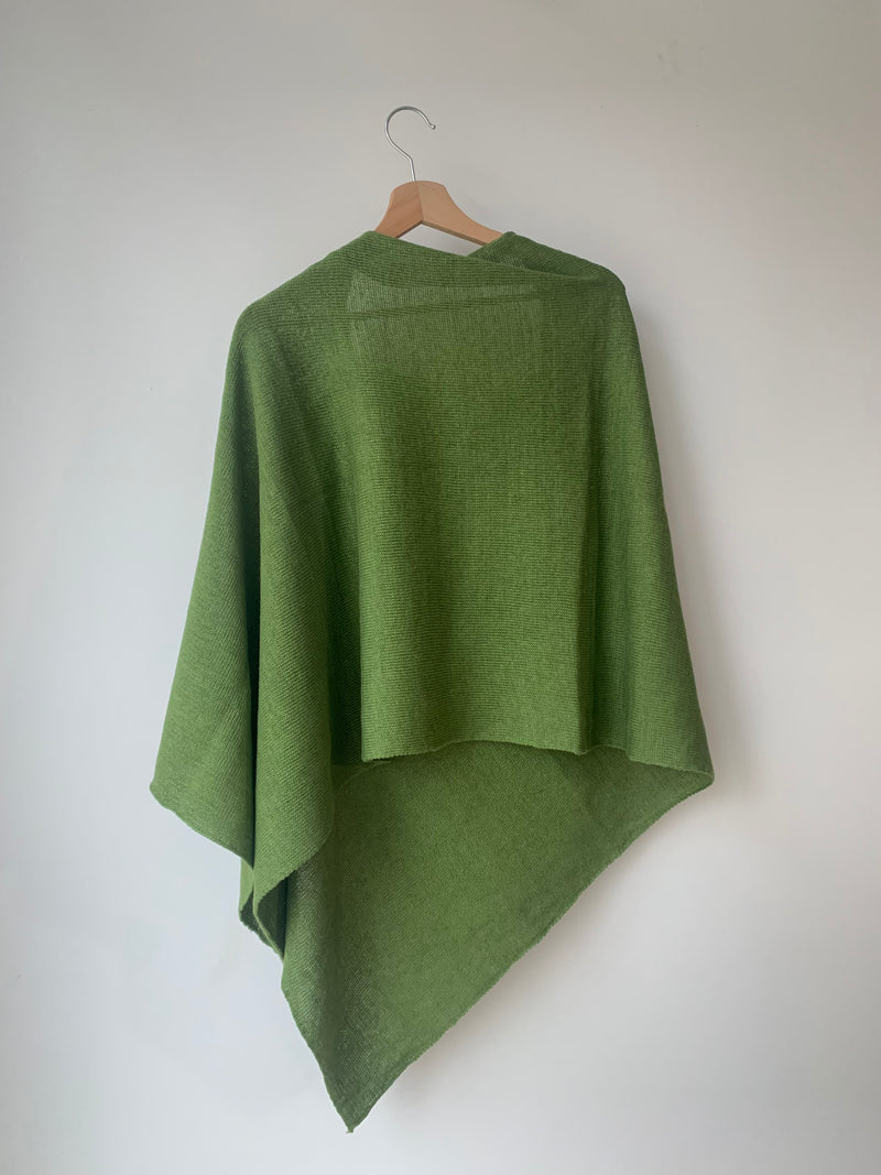 Poncho i lin/ bomull strikk grønn