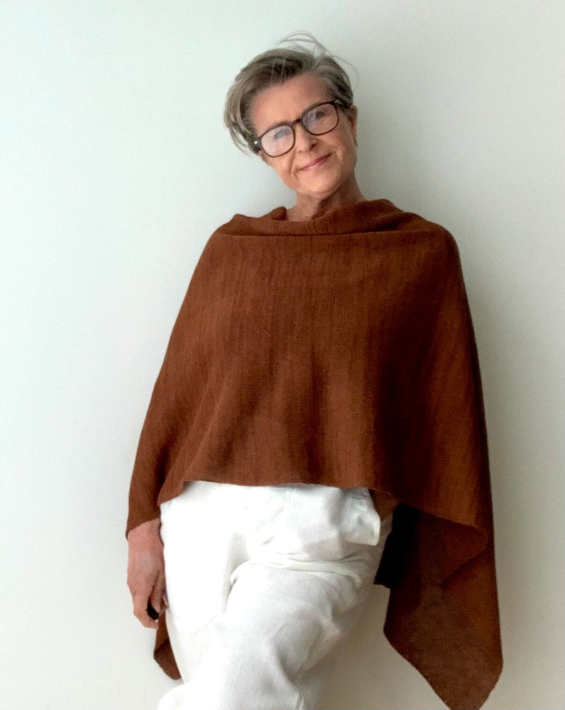 Poncho i lin/bomull strikk brun