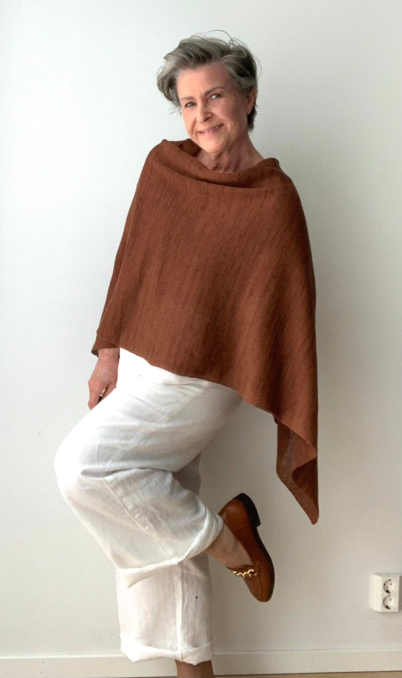 Poncho i lin/bomull strikk brun
