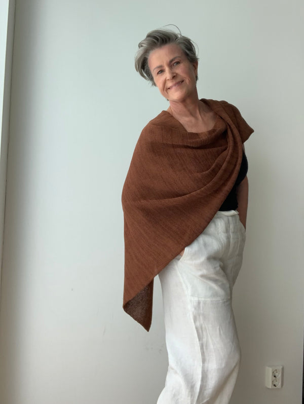Poncho i lin/bomull strikk brun
