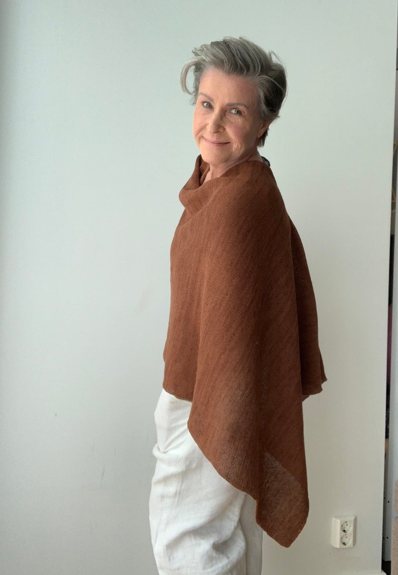 Poncho i lin/bomull strikk brun
